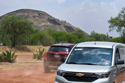 Mexico pyramid gunman kills Canadian tourist, wounds six