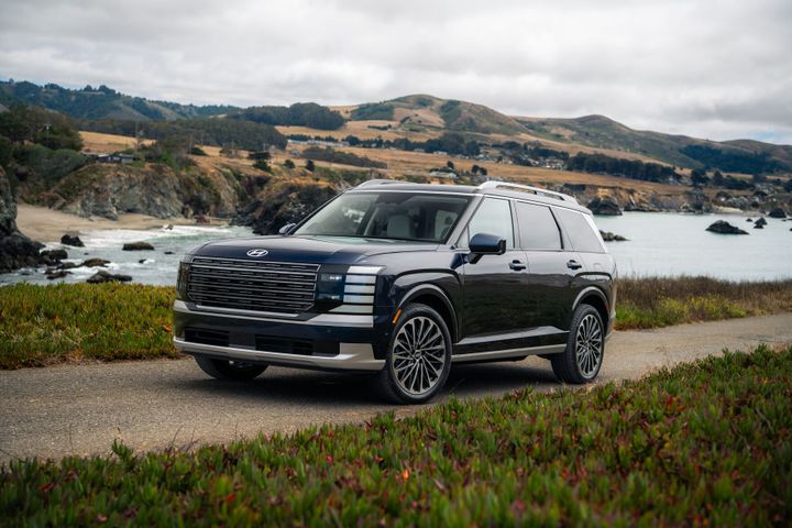Hyundai Palisade, Santa Fe and IONIQ 5 Named to Kelley Blue Book's 2026 Best Family Cars List