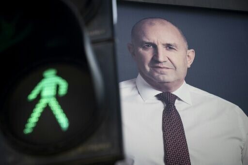 Bulgaria ex-president wins parliamentary majority