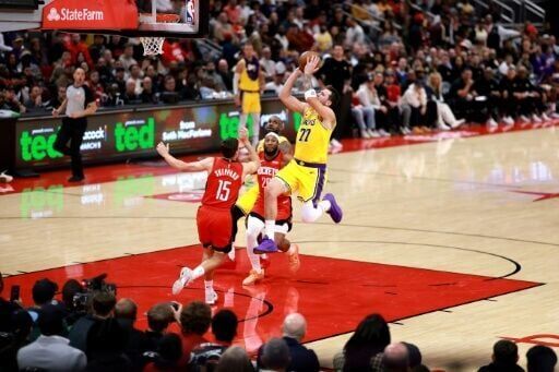 Doncic leads Lakers to sixth straight win, Spurs sink Clippers