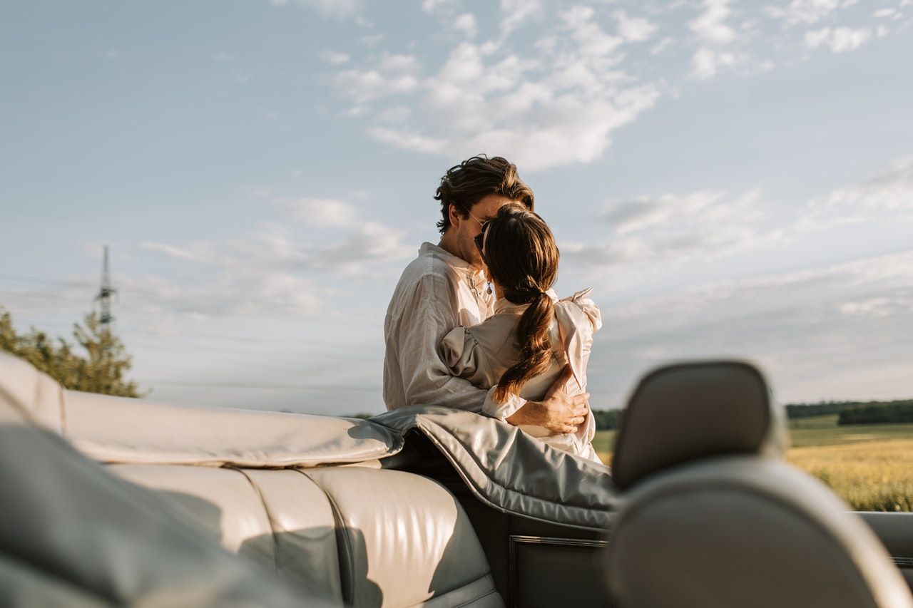 Louer une voiture pour son mariage : quel véhicule choisir ?