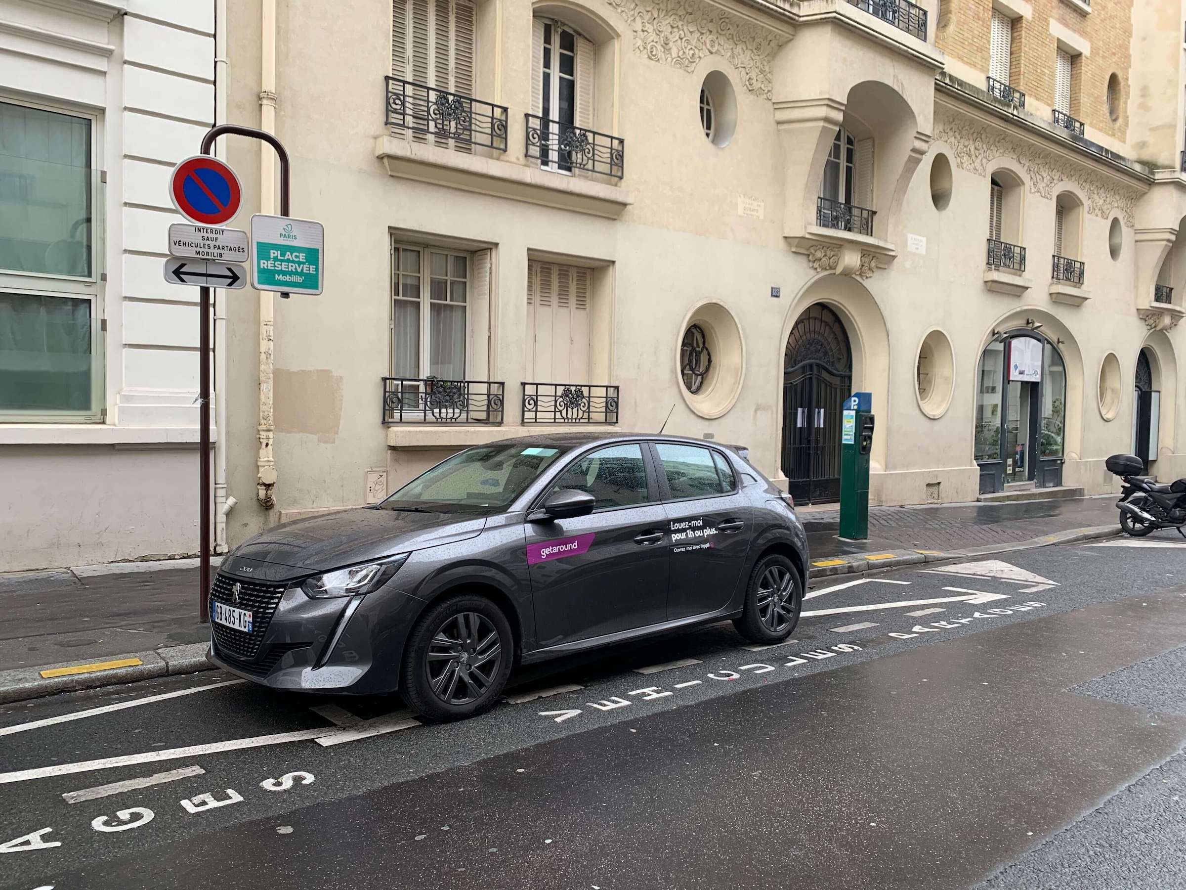 La station d'autopartage permet l'utilisation personnalisée d'un véhicule de location