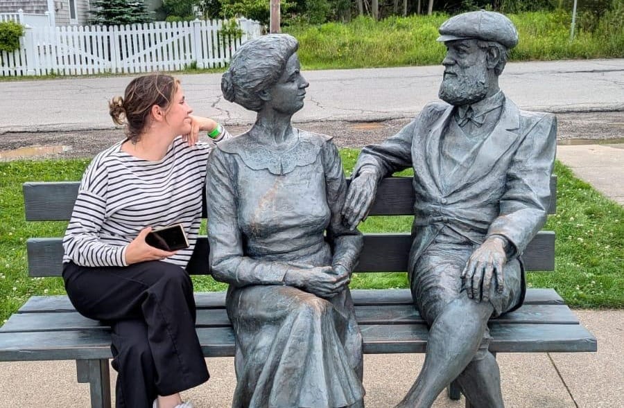 Daniella during her trip, pictured with statues of Alexander Graham Bell and his wife Mabel.