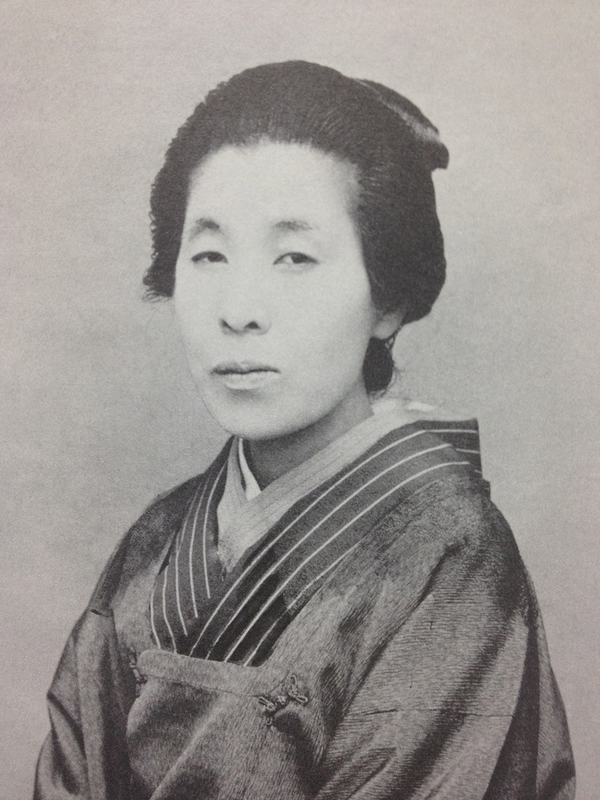 Painting by Uemura Shōen of an elegant Japanese woman in kimono, in the bijin-ga style