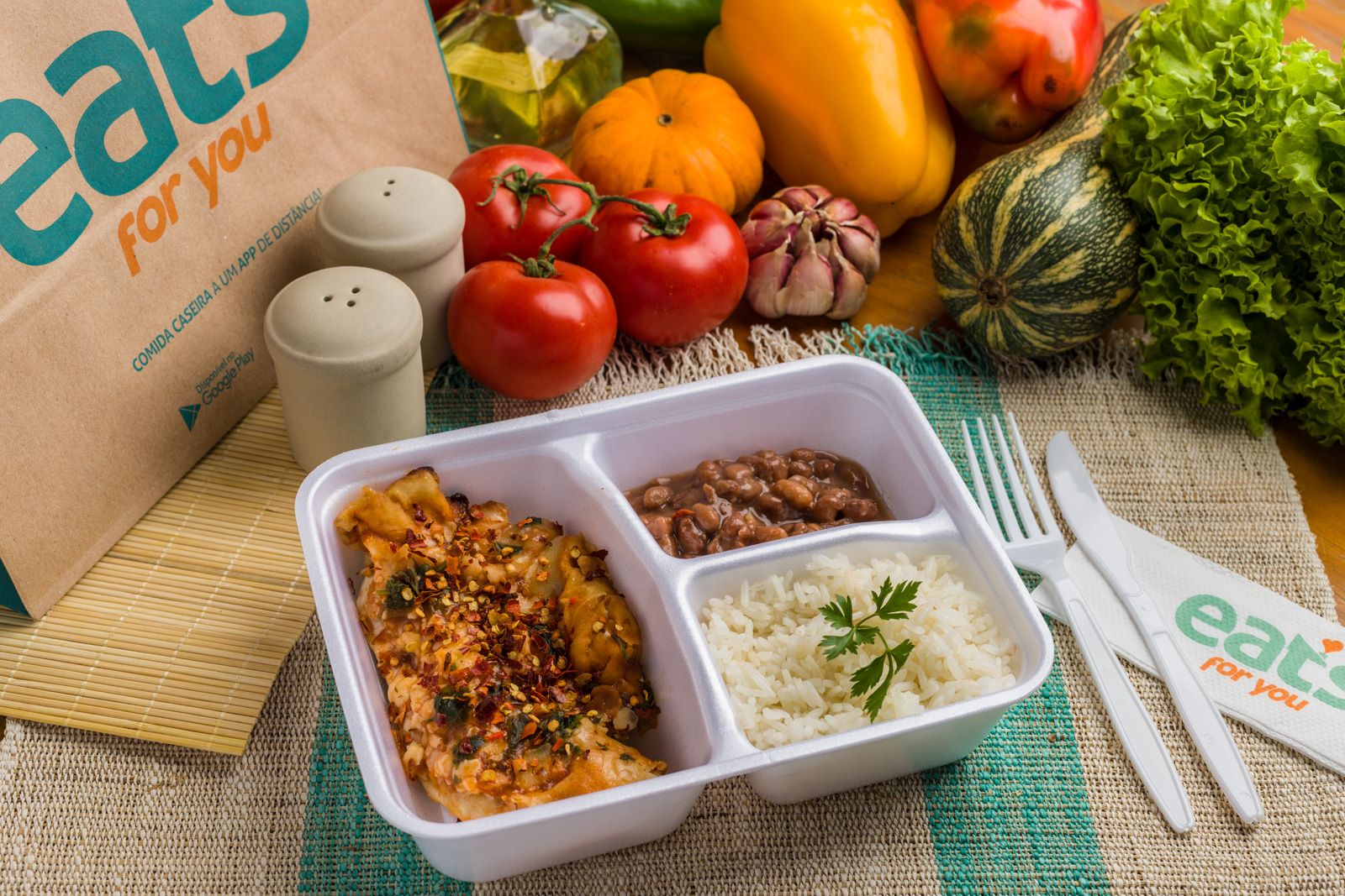 Eats For You ultrapassa 50 mil marmitas vendidas e gera mais de R$ 500 mil em renda formal para donas e donos de casa