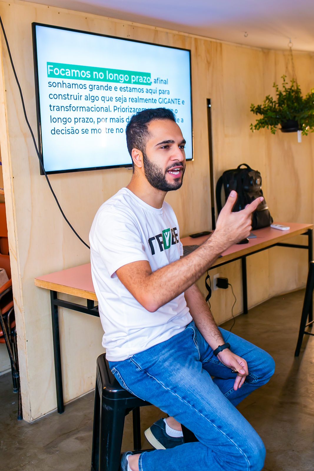 Estudantes desenvolvem solução tecnológica para auxiliar a população em meio a pandemia do Covid-19