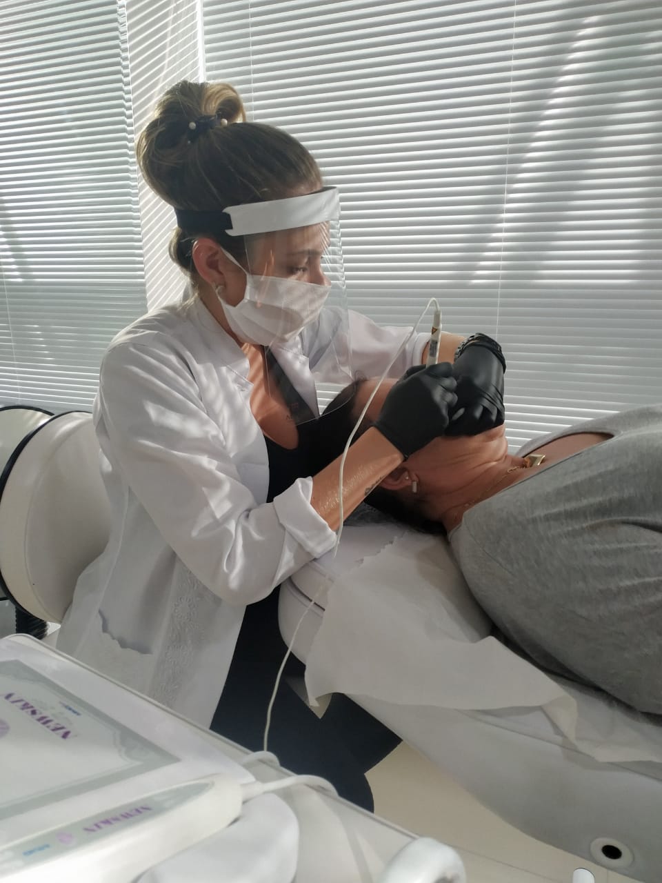 Confira como funciona o rejuvenescimento facial via eletrofulguração