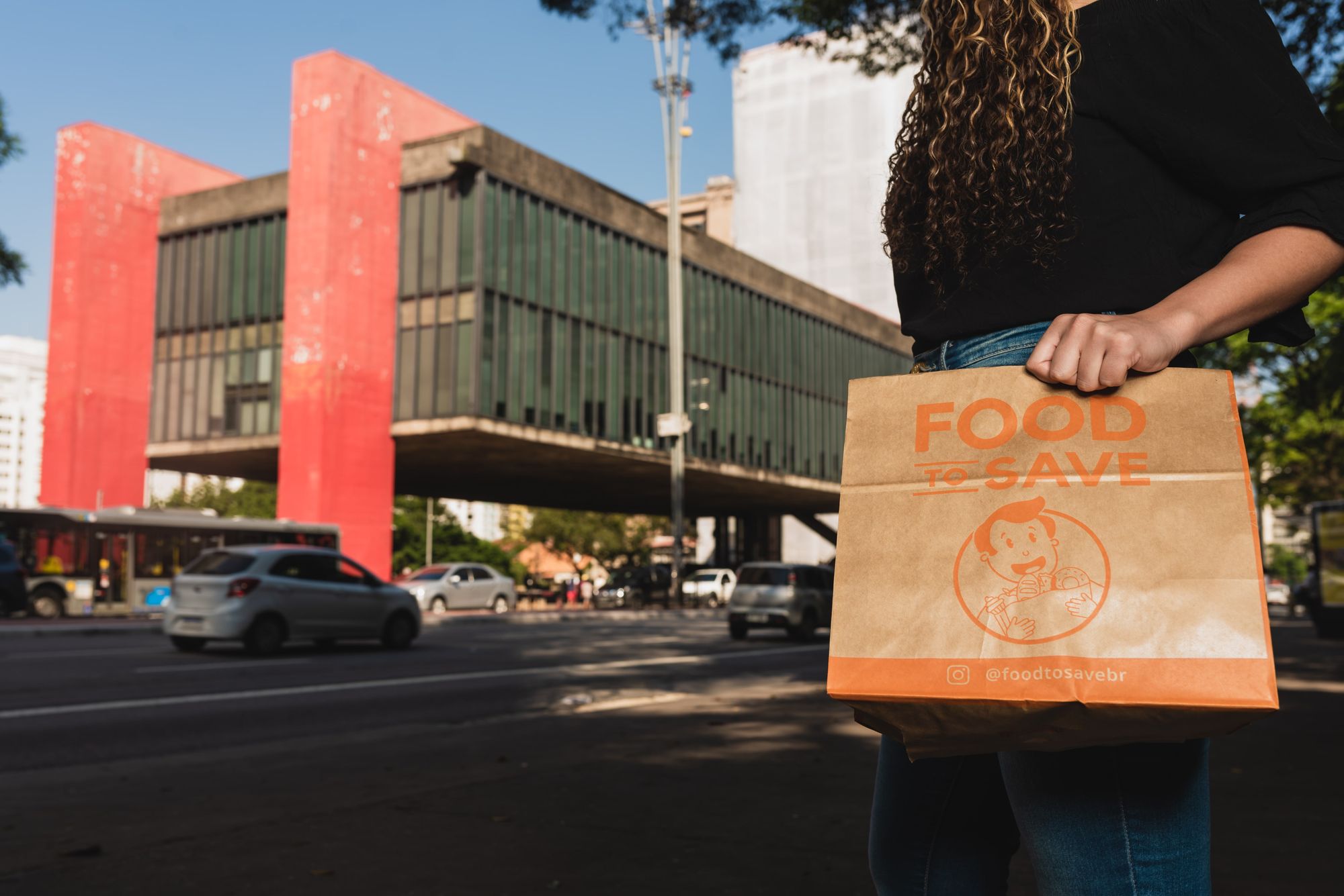 Food To Save doa 800 marmitas a moradores de rua