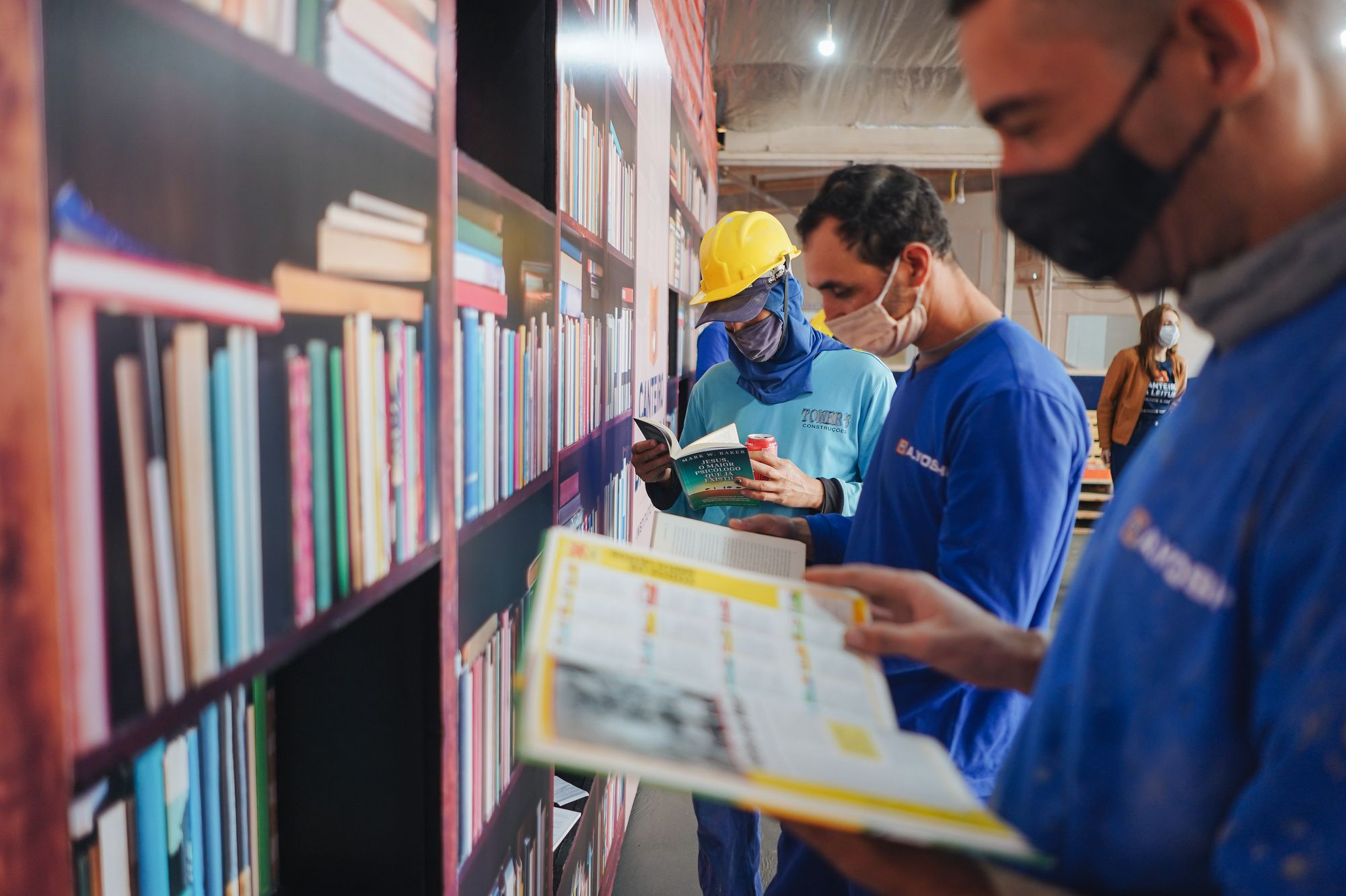 Novos "Canteiros da Leitura" ampliam conhecimento e incentivam hábito de leitura entre profissionais da construção civil