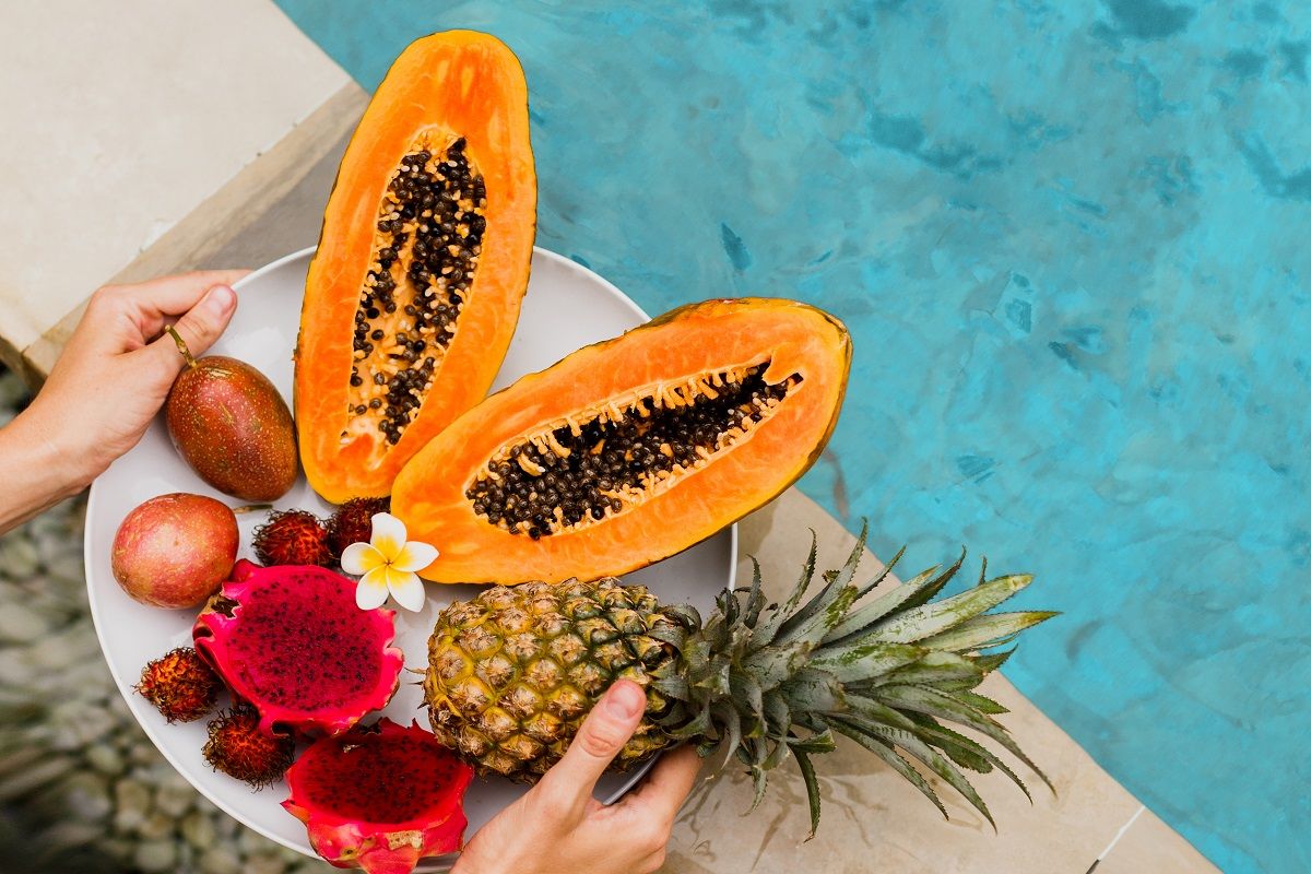 Proteção solar pelo prato: conheça alimentos fotoprotetores que podem diminuir danos causados pela exposição da pele ao sol