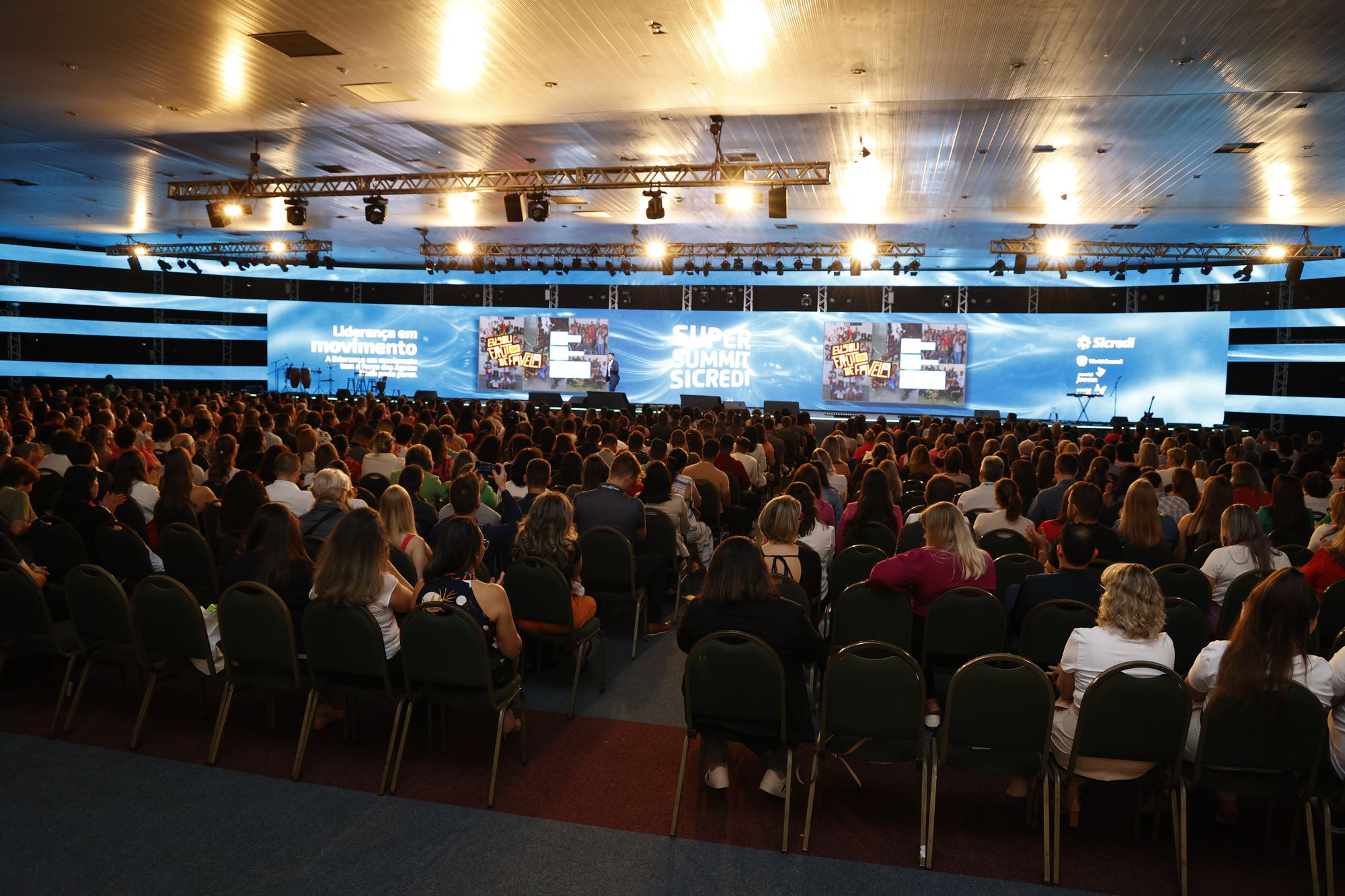 Super Summit Sicredi reúne mil pessoas para debater lideranças plurais