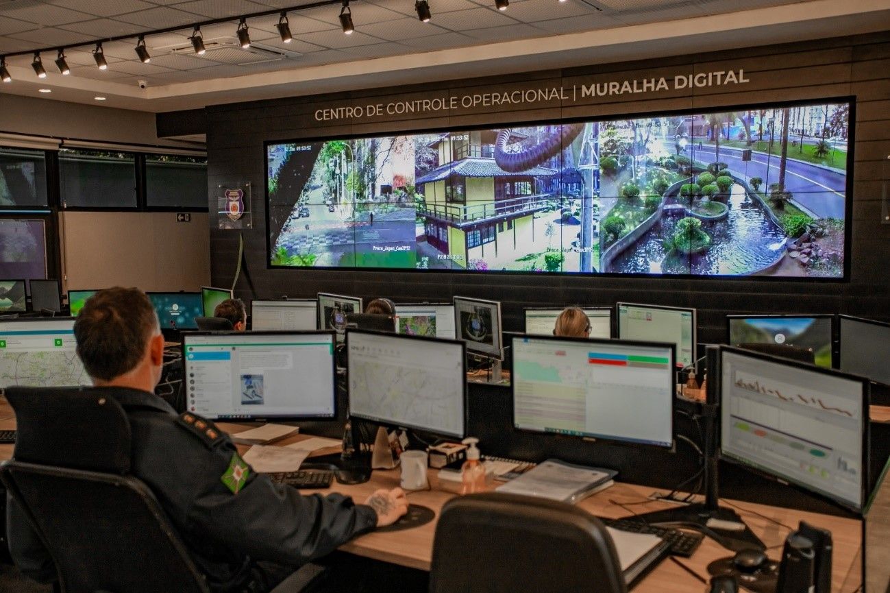 Televisão ligada com imagem de jogo de vídeo game

Descrição gerada automaticamente