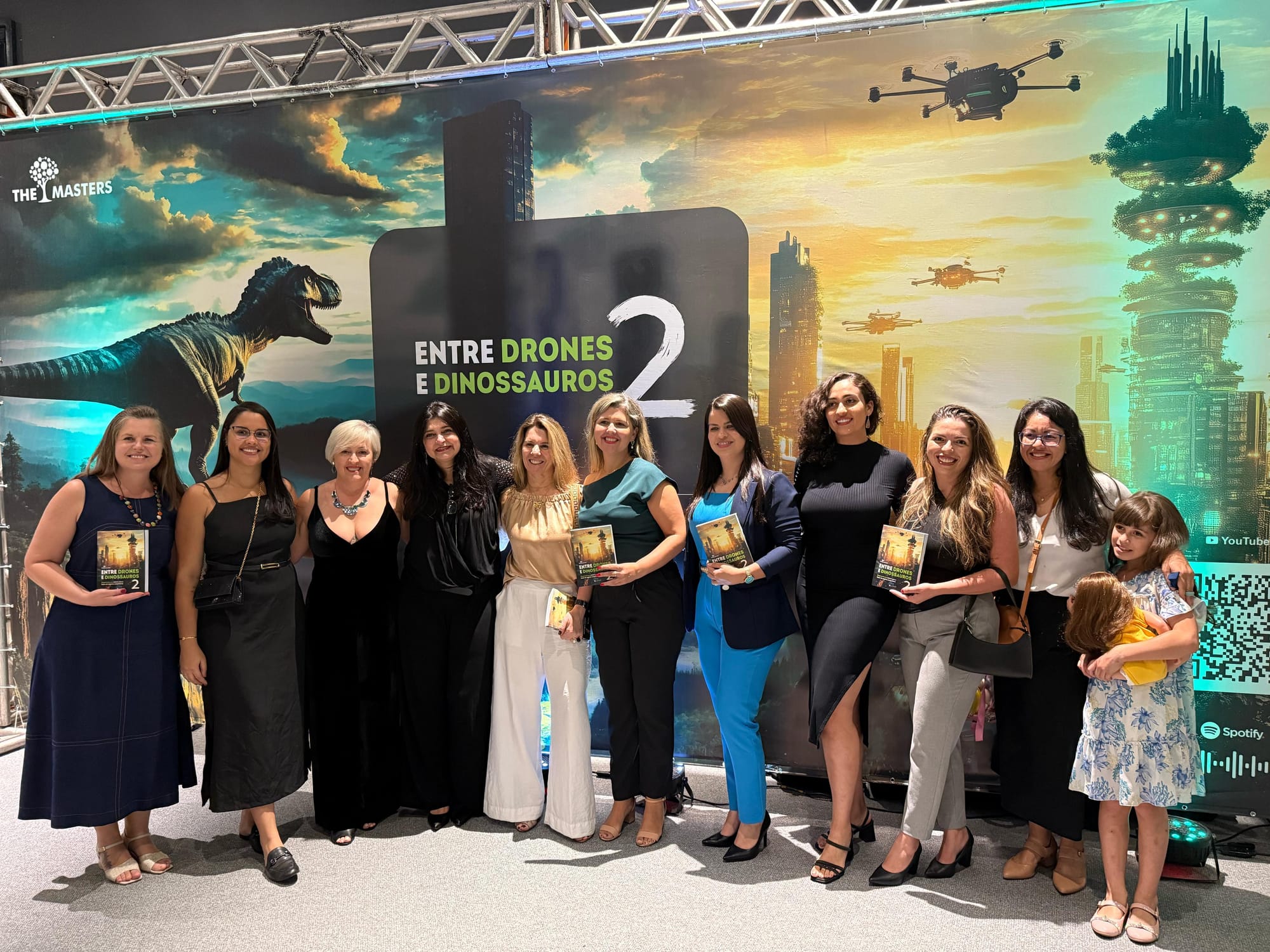 Sucesso absoluto: lançamento de Entre Drones e Dinossauros - Vol. 2 reúne mais de 500 convidados