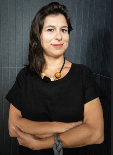 Homem com camiseta preta
Descrição gerada automaticamente