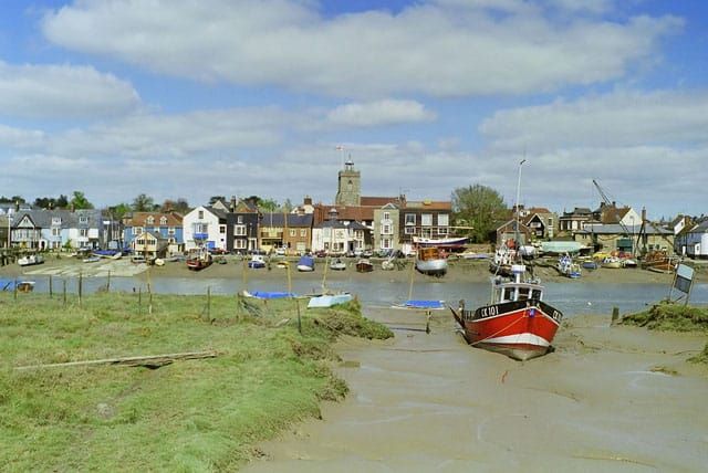 Wivenhoe: Shipyards, Sailors and the Colne