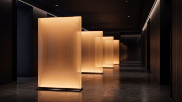 Abstract representation of mental bandwidth and focus in a luxury corporate environment.