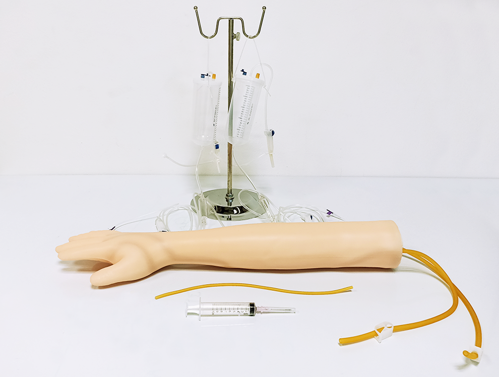 Por qué todo estudiante de medicina debería practicar en un brazo de entrenamiento para punción venosa