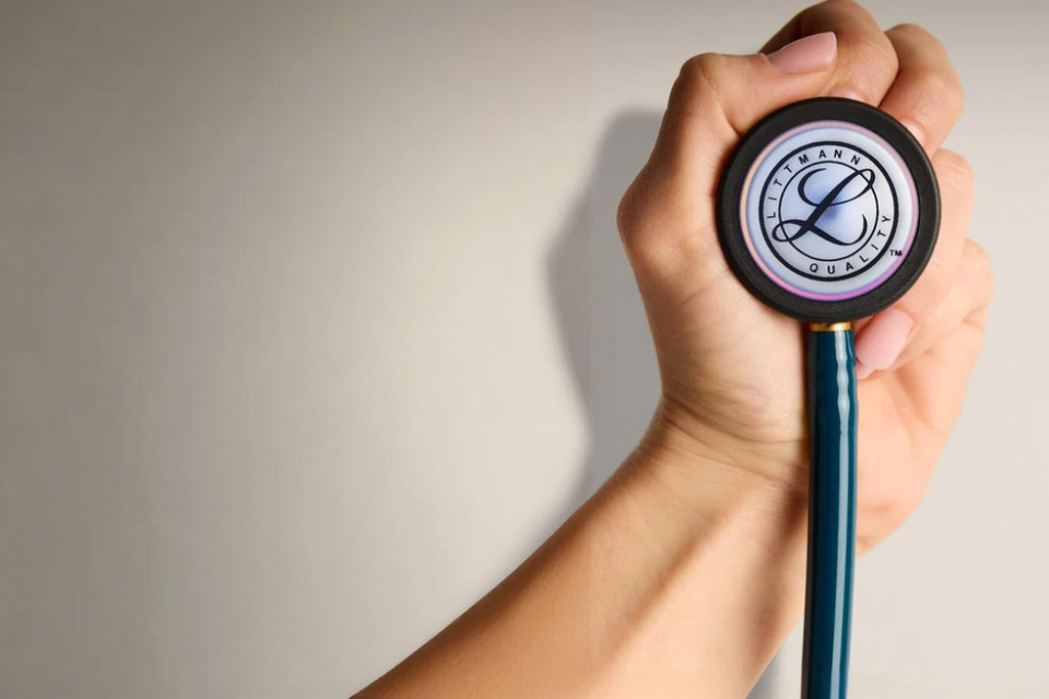 Estetoscopio Littmann Classic III Rainbow Finish 5807: Estilo y Precisión en un Solo Instrumento