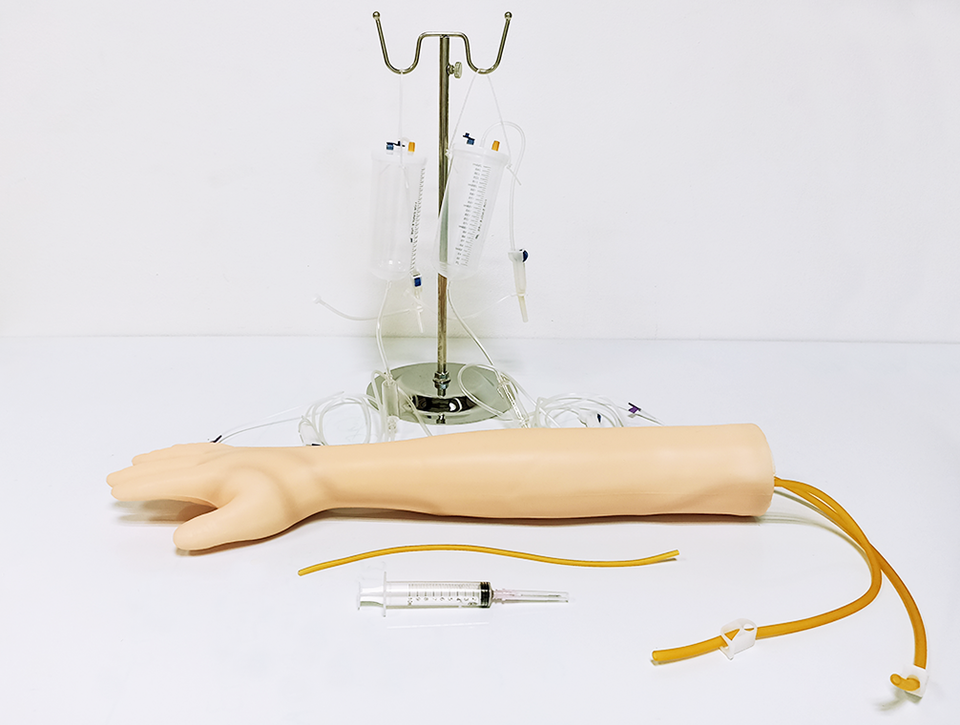 Por qué todo estudiante de medicina debería practicar en un brazo de entrenamiento para punción venosa