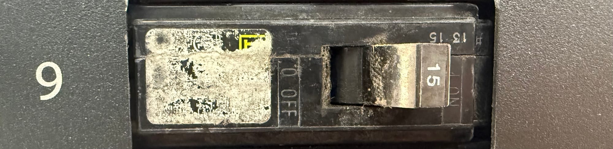 Single pole circuit breaker