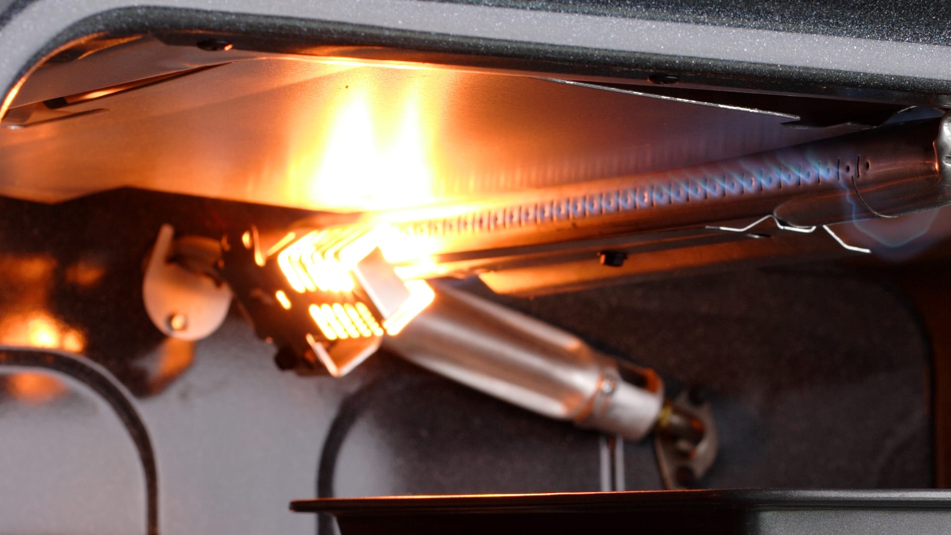Glow bar igniter in gas oven.