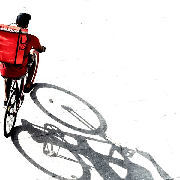 Estafetas, 12 a 14 horas em cima da bicicleta