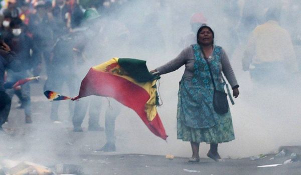 Liderados pela Central Obrera Boliviana, protestos de trabalhadores e indigenas bloqueiam o pais.