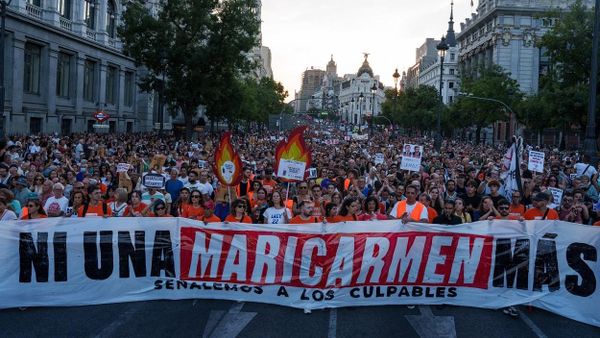 Centenas de milhares de espanhóis ocupam as ruas de Madrid em protesto contra a crise da habitação