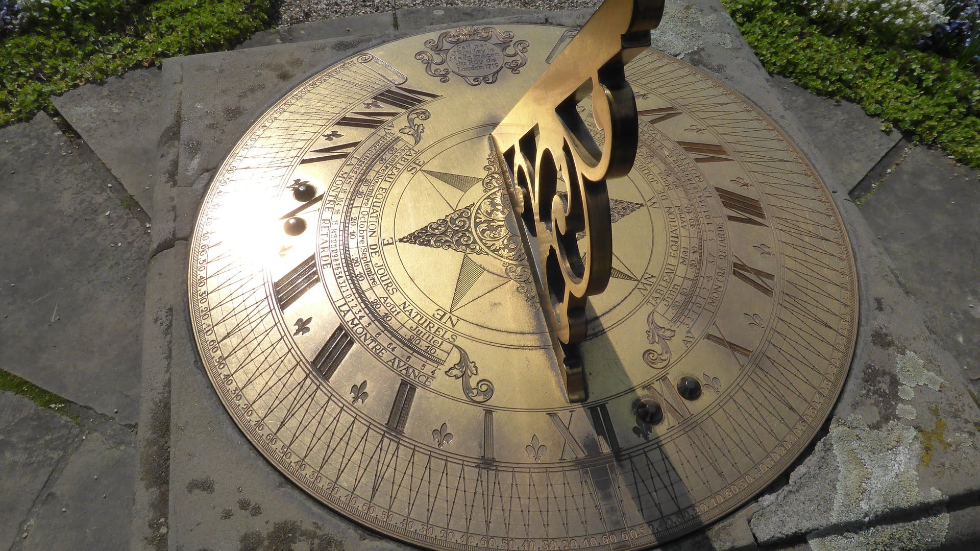 <span style="white-space: pre-wrap;">Sundial</span>