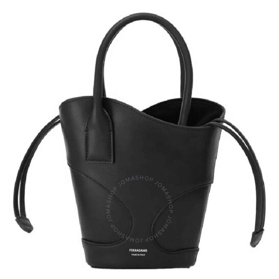 Holiday Chic: Ferragamo Bags to Gift This Year