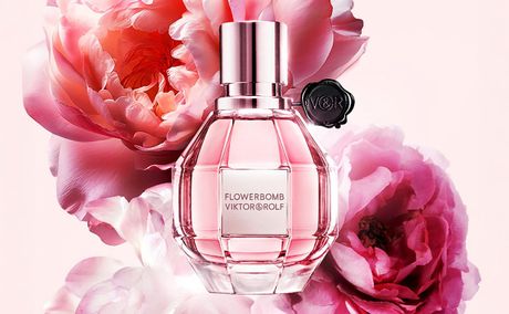Top Floral Perfumes of 2025: Elegant Rose, Jasmine & Peony Scents