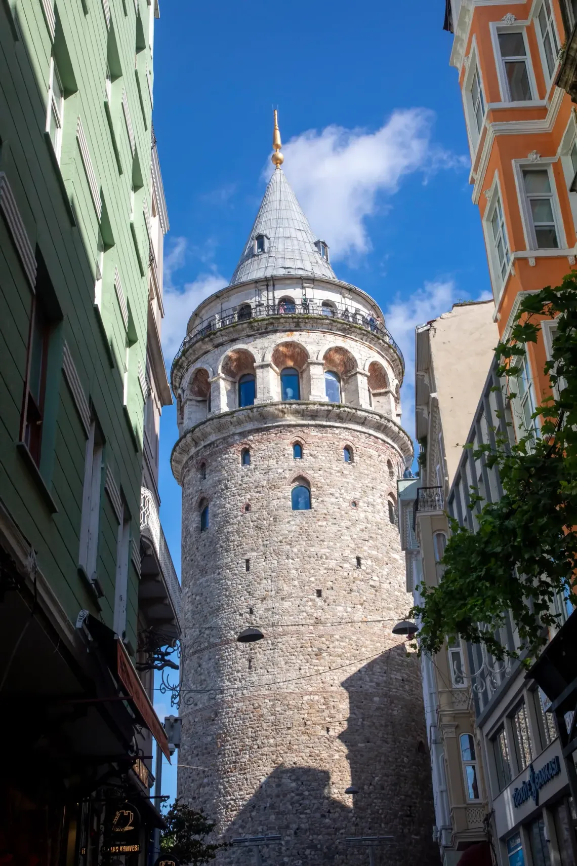 Architecture Comparison: Medieval European Design vs Ottoman Context