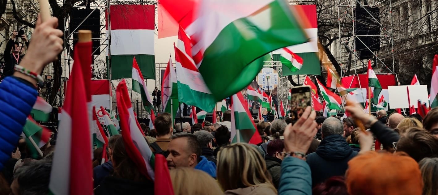 Hongarije laat EU-blokkade varen: wat de val van Orbán betekent voor de €90 miljard aan Oekraïne