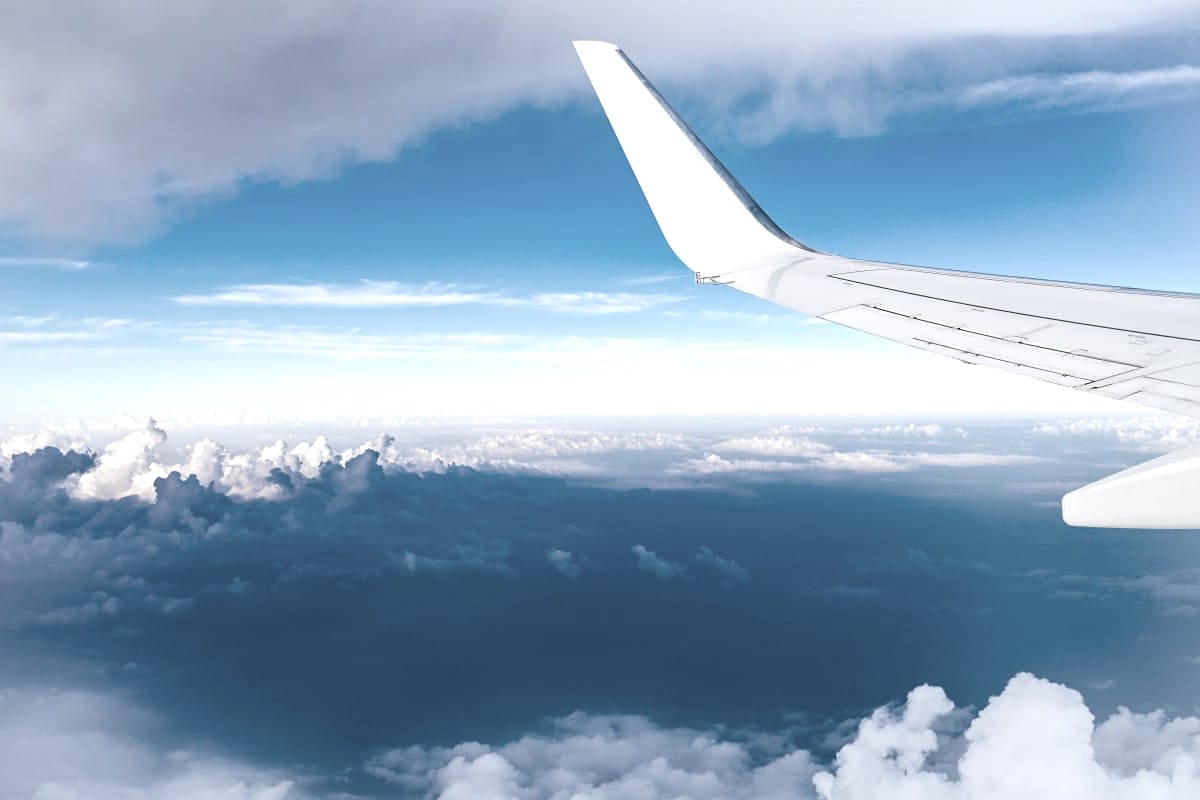 Hormuz-crisis zit nu ook in je vliegticket: wat betekent dit voor je zomervakantie?