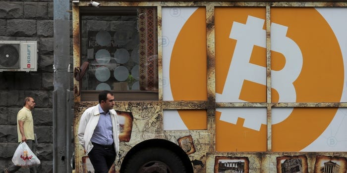 Bitcoin springt naar $72.700 na berichten over Iraans staakt-het-vuren