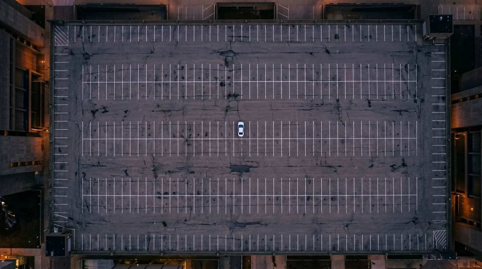 Tesla Robotaxi rijdt in Dallas en Houston, maar het zijn er slechts één per stad