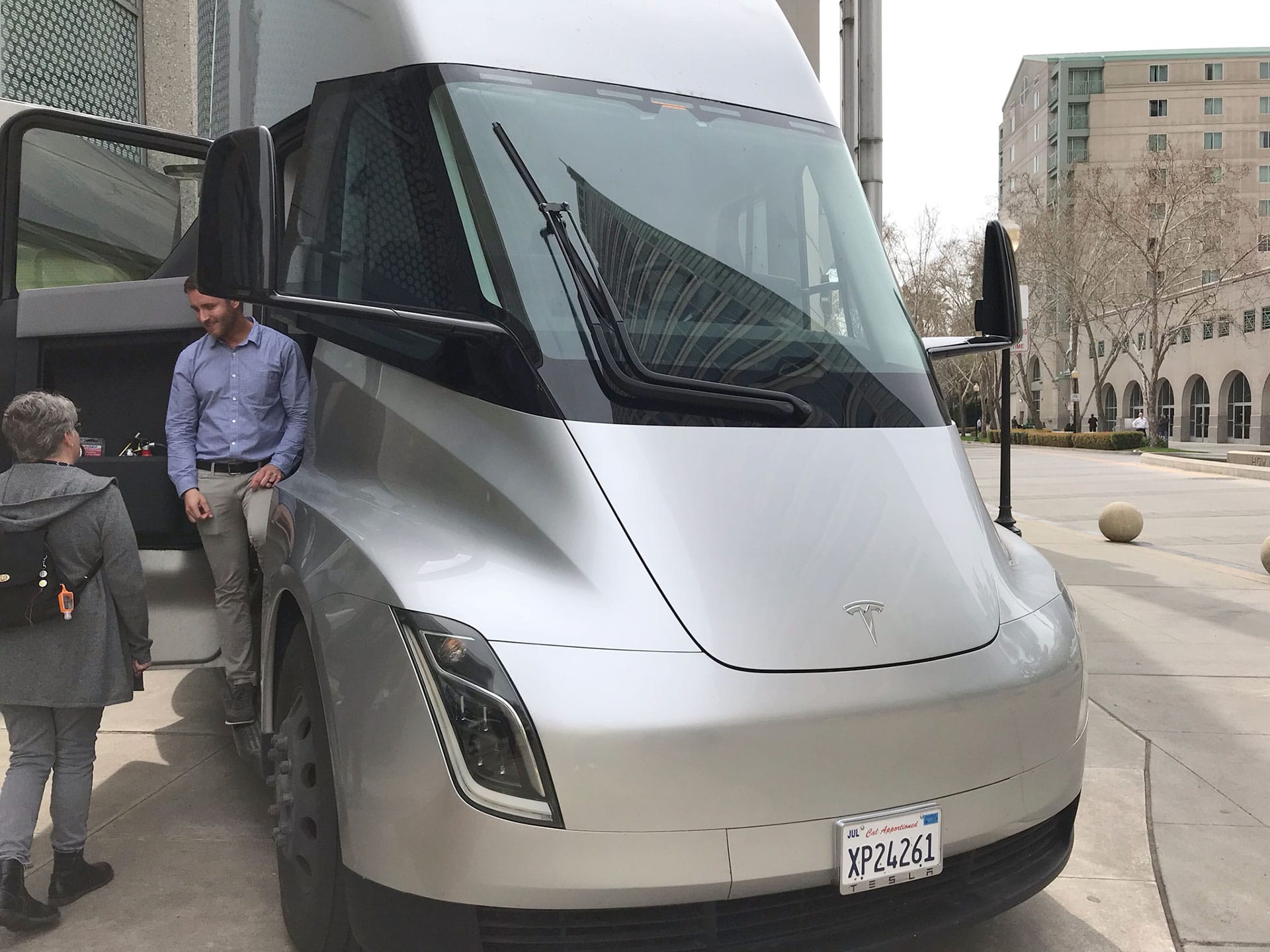 Tesla Semi start serieproductie na negen jaar: elektrische vrachtwagen rolt eindelijk van de band