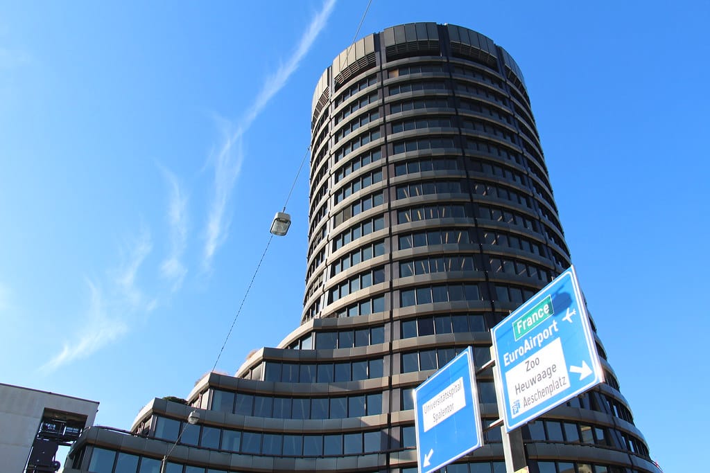 BIS slaat alarm: vier risico's die samen een financiële storm kunnen ontketenen