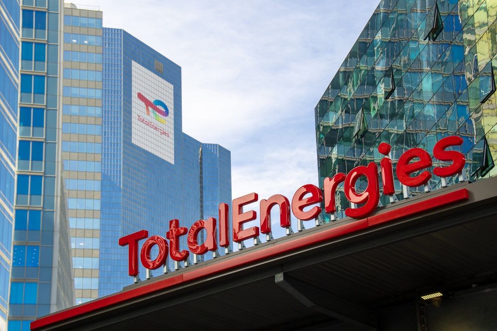 VS betaalt TotalEnergies $1 miljard om van wind naar LNG te switchen: een keerpunt in Amerikaans energiebeleid Afbeelding bij bericht