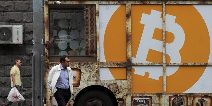 Bitcoin springt naar $72.700 na berichten over Iraans staakt-het-vuren Afbeelding bij bericht