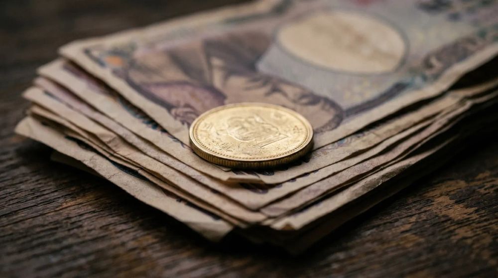 BOJ houdt rente laag: waarom dat bitcoin op $74.000 steunt via de yen carry trade Afbeelding bij bericht