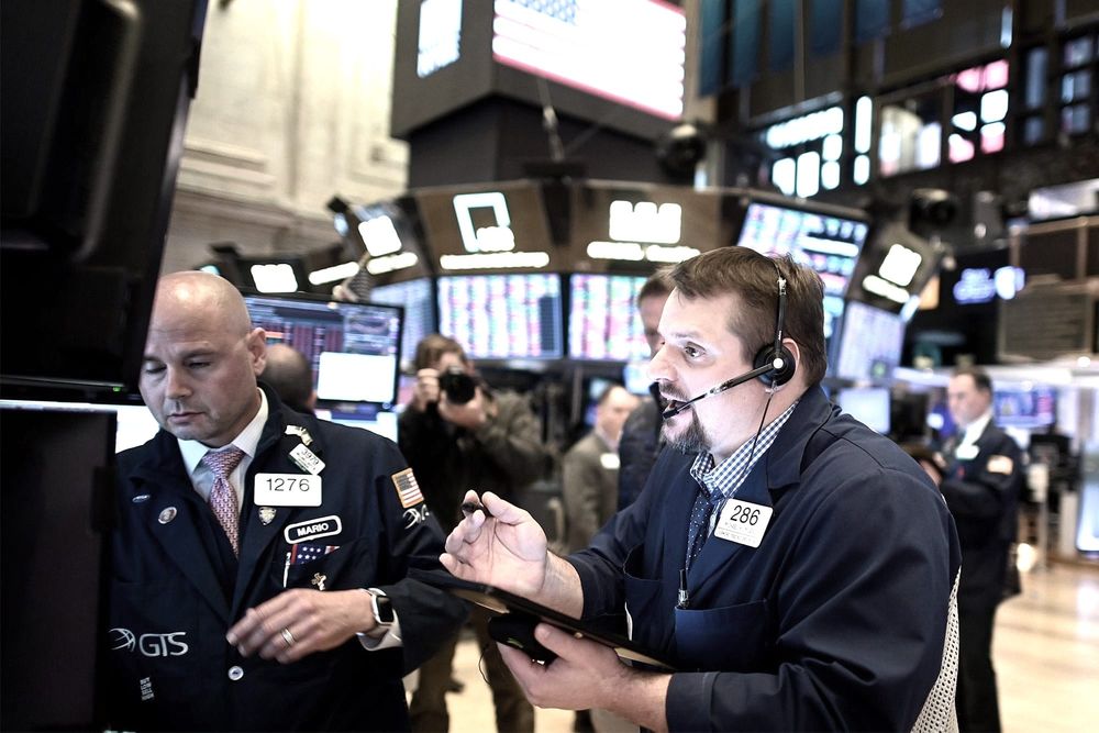 Je S&P 500-indexfonds staat op recordhoogte. Waarom voelt het dan toch wankel? Afbeelding bij bericht