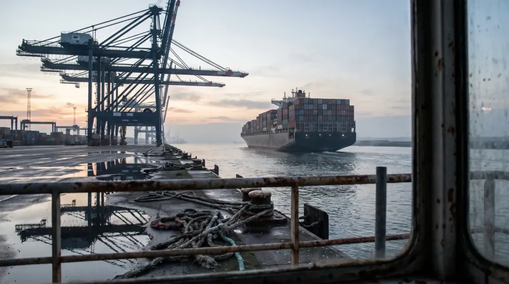 Nederlandse export versnelt naar +5,5% in mei, ondanks Iran-oorlog en Trump-tarieven Afbeelding bij bericht