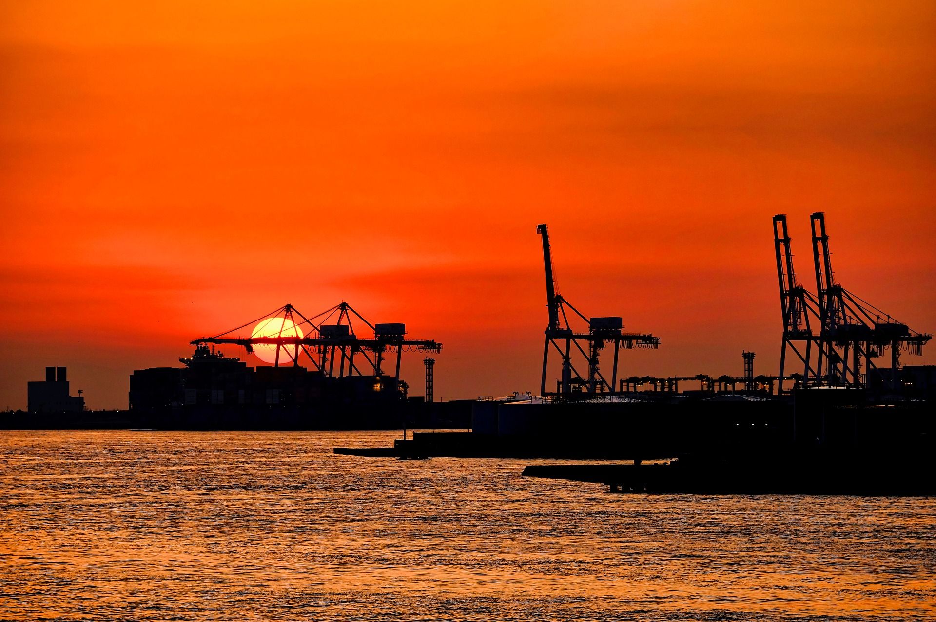 PETROL 20 DOLARIN ALTINA GERİLEDİ