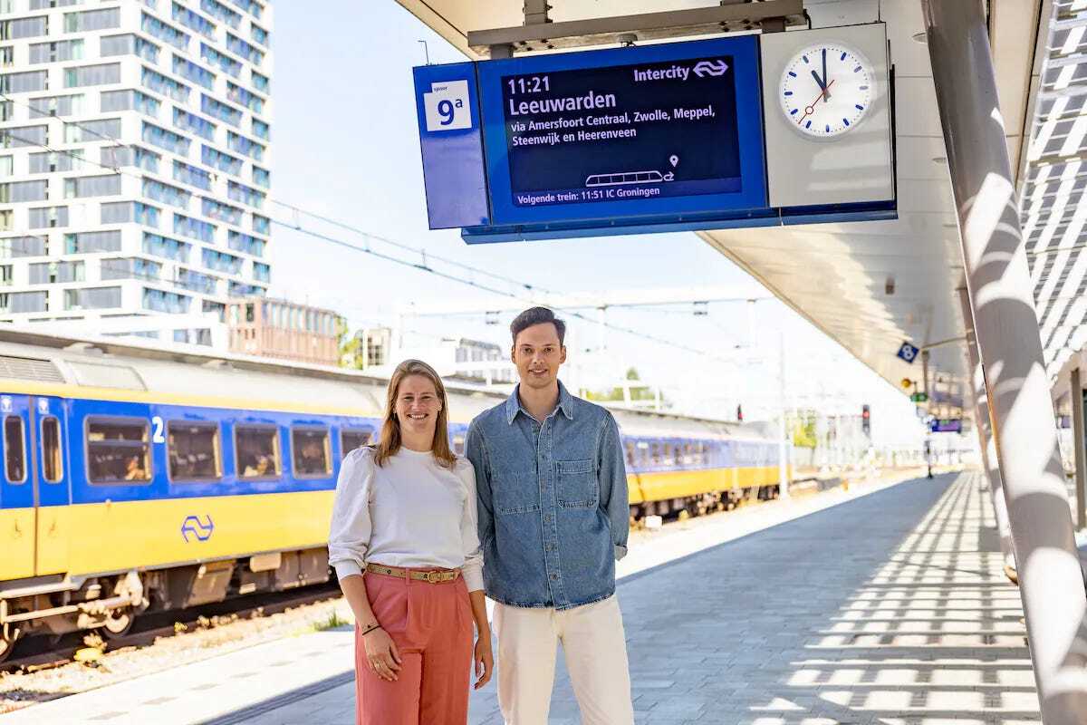 NS Will Switch All Station Boards to Dark Mode by Late October