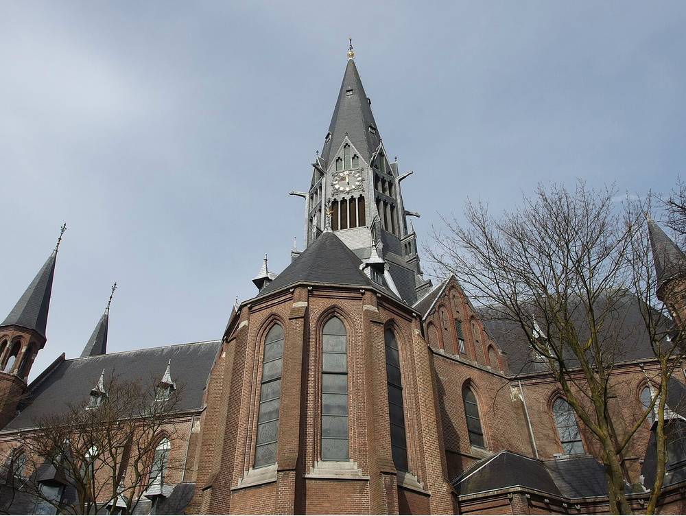 Historic Amsterdam Church Destroyed by Fire on New Year’s Eve post image