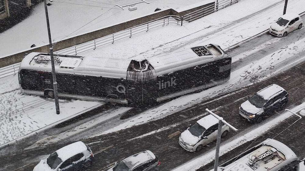 Heavy Snowfall and Extreme Slippery Conditions Halt Bus Services in Groningen post image