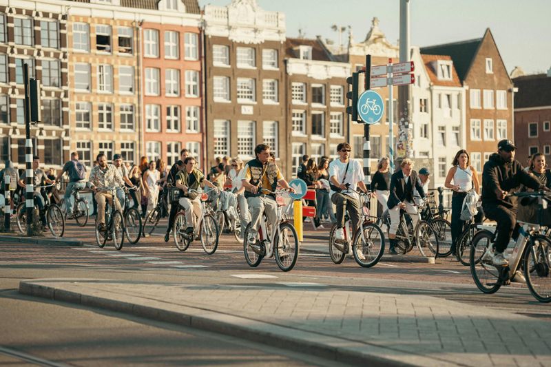 Cyclists in the Netherlands Can Now Get Green Lights Faster Through a New App post image