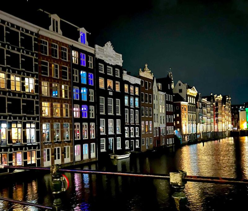 Why Do Dutch Windows Have No Curtains? post image