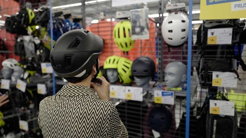 Groningen's Initiative to Promote Bicycle Safety Through Helmet Campaign post image